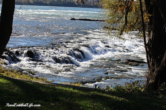 Niagara Falls, Goat Island and Three Sisters Islands