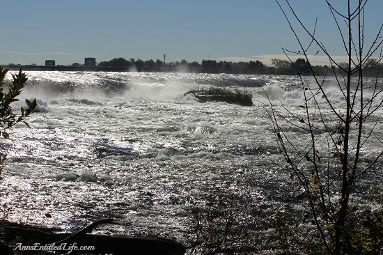 Niagara Falls, Goat Island and Three Sisters Islands