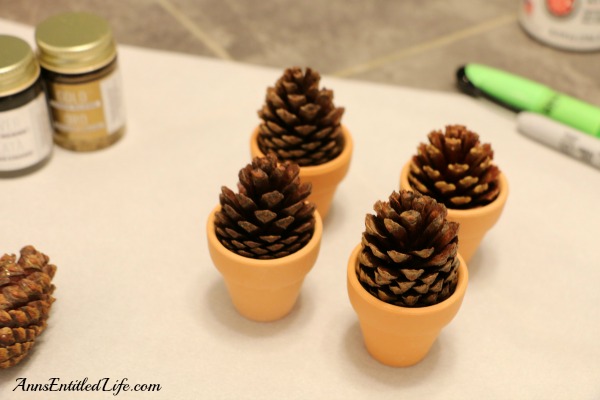 Pine Cone Holiday Place Card Holders