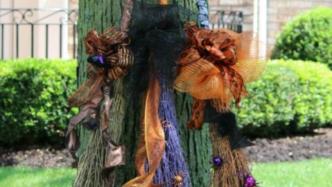 Easy DIY Halloween Glitter Witch’s Broomstick