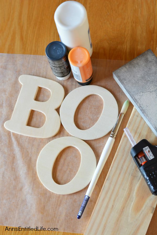 DIY Boo Pallet Project; An easy to make Halloween decoration. Easily, quickly, and inexpensively make this cute Boo Pallet to add to your Halloween mantel display, hang on a door, or prop on a frame on a table.  These simple step by step instructions make this DIY Boo Pallet Project effortless.