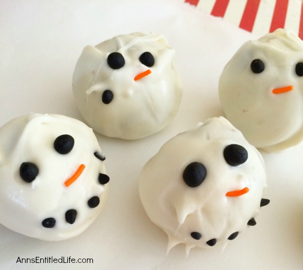 Snowman Cookie Balls Recipe.These adorable snowman cookie balls are a fun, easy to make cookie that your kids will love!