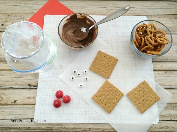 Reindeer Grahams Cookie Recipe. A super simple cookie recipe you can make with your children or grandchildren. These Reindeer Grahams are an adorable, tasty and just plain fun holiday treat!