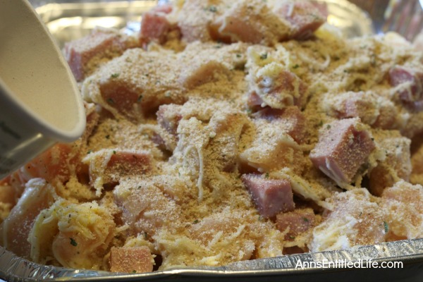 Chicken Cordon Bleu Casserole Recipe. A favorite classic dish turned into easy to toss together casserole. This Chicken Cordon Bleu Casserole gives you all of the flavors of the traditional dish in an easy to make and serve style that screams comfort food. Make and serve or store as a freezer meal for later. The whole family will enjoy this wonderful Chicken Cordon Bleu Casserole Recipe.