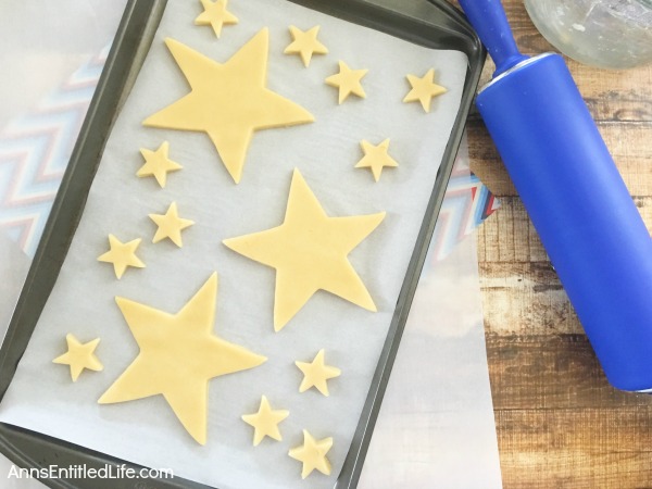 Homemade Star Cookies Recipe. A fun and festive star cookie treat, perfect for summer picnics, Independence Day celebrations and more! This delicious vanilla dough and accompanying vanilla frosting recipe will have your friends and family gobbling up these tasty Homemade Star Cookies!