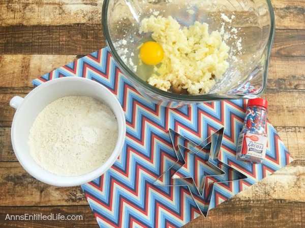 Homemade Star Cookies Recipe. A fun and festive star cookie treat, perfect for summer picnics, Independence Day celebrations and more! This delicious vanilla dough and accompanying vanilla frosting recipe will have your friends and family gobbling up these tasty Homemade Star Cookies!