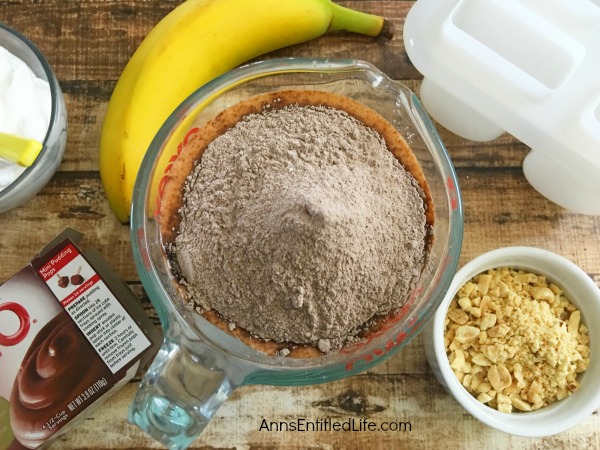 Chocolate Banana Pudding Pops Recipe. These frozen chocolate banana pudding pops are a delicious, luscious, simply fabulous treats on a hot summer day. Easy to make, these wonderful frozen refreshments will hit the right cool spot as an afternoon snack, dessert or outside sweet after backyard play.