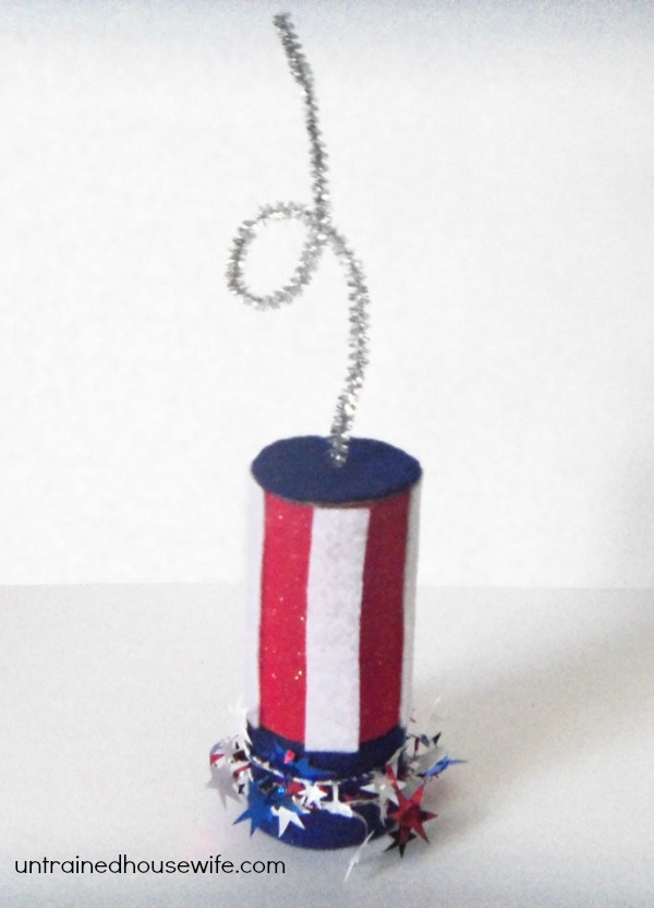 Looking for a simple Patriotic Craft idea for Memorial Day, Independence Day, Flag Day or just for general decor? Try one of these ideas! From planters to clothing, from wall decor to tabletop decorations, one of these 10 easy Patriotic Crafts will by just perfect to add a festive touch to your holiday or occasion.