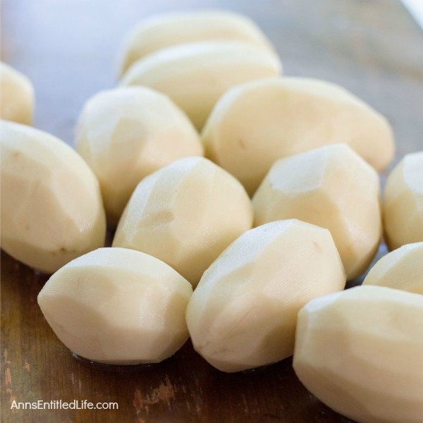 Canned Potatoes Recipe. A super easy home canning recipe with step by step tutorial photographs on how to can potatoes. In under an hour you can preserve your summer harvest of potatoes to enjoy year-round.