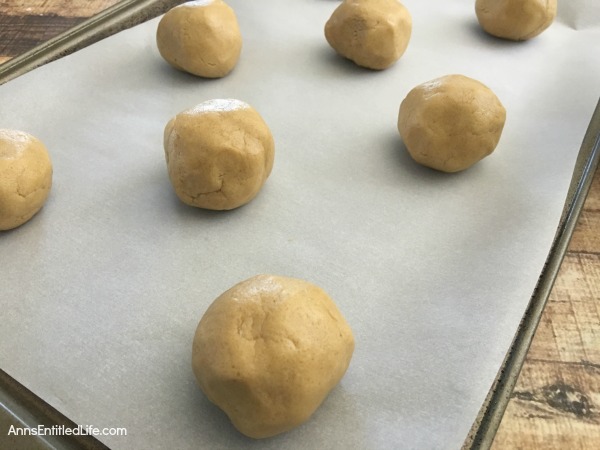 Spider Cookies Recipe. These fun and spooky Spider Cookies are delicious Halloween treats all your little ghosts and goblins will enjoy. Easy to make, these Spider Cookies will be a big hit at your next Halloween party, packed in a school lunchbox, or as an afternoon treat.