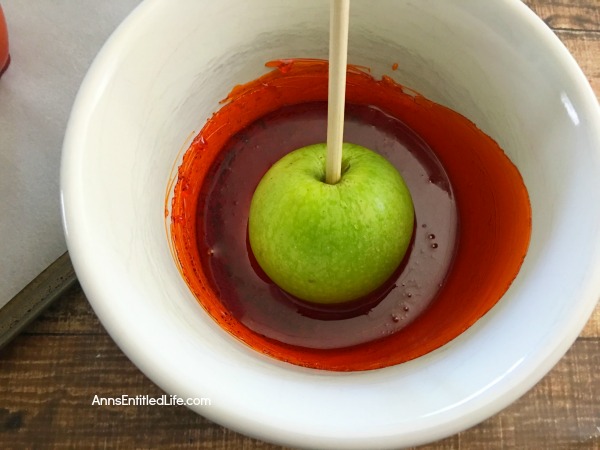 Pumpkin Candy Apples Recipe. Candy apples are the favorite of every child! This Halloween make these wonderful Pumpkin Candy Apples for parties, lunchboxes, afternoon snacks or as a special dessert. Your family will love these tasty treats!