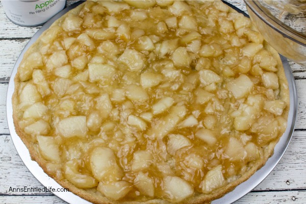 Apple Pie Pizza Recipe. If you love the great taste of apple pie, you will love this easy to make apple pie pizza recipe. This simple to make dessert pie has an amazing and enticing aroma and truly tastes delicious. Your whole family will enjoy the great taste of this apple pie pizza.