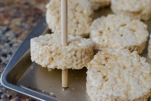 Edible Cereal Ornaments Recipe. Fun rice crispy cereal treats shaped like Christmas ornaments! These kid friendly, festive Edible Cereal Ornaments are easy to make and so delicious!