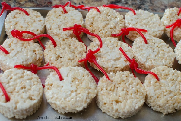 Edible Cereal Ornaments Recipe. Fun rice crispy cereal treats shaped like Christmas ornaments! These kid friendly, festive Edible Cereal Ornaments are easy to make and so delicious!