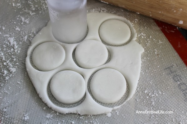 Homemade Peppermint Patties Recipe. A light coating of decadent dark chocolate, and the smooth white center with a kiss of peppermint. If you love the cool and refreshing taste of peppermint, you will love these Homemade Peppermint Patties candy.