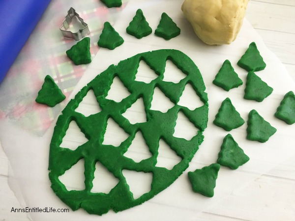 Slice and Bake Trees Recipe. Make your own slice and bake Christmas cookies with this easy to put together slice and bake trees recipe! Make in just a few minutes, refrigerate overnight, and bake the next day. A tasty cookie recipe that yields beautiful results!