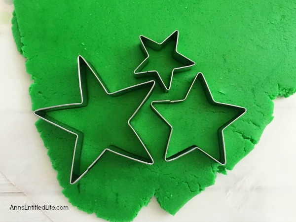 Stackable Christmas Tree Cookies Recipe. These adorable stackable Christmas tree cookies are easy to make, and a lot of fun to decorate! If you want to make special holiday 3-D cookies this year, give this Stackable Christmas Tree Cookies recipe a try.