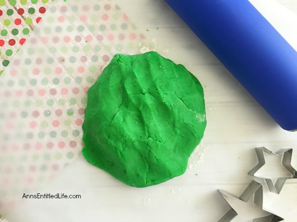 Stackable Christmas Tree Cookies Recipe. These adorable stackable Christmas tree cookies are easy to make, and a lot of fun to decorate! If you want to make special holiday 3-D cookies this year, give this Stackable Christmas Tree Cookies recipe a try.