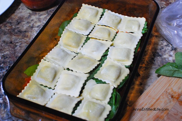 Easy Ravioli Lasagna Recipe | Baked with Frozen Ravioli. This ravioli lasagna is an easy lasagna recipe, perfect for busy weeknight dinners. This lazy lasagna is a delicious meal, comfort food in a casserole dish.