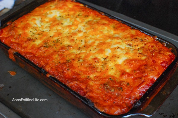 Easy Ravioli Lasagna Recipe | Baked with Frozen Ravioli. This ravioli lasagna is an easy lasagna recipe, perfect for busy weeknight dinners. This lazy lasagna is a delicious meal, comfort food in a casserole dish.