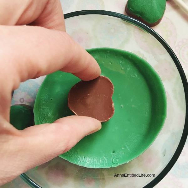 Easy Shamrock Candy Suckers Recipe. These easy to make shamrock candy suckers will be a huge hit at your St Patrick's day get-together. They taste great, come together in seconds, and are perfect for gifts or a special treat.