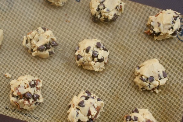 Bacon Chocolate Chip Cookie Recipe. These bacon chocolate chip cookies are fabulous! Easy to make, these bacon cookies would make terrific bacon gifts, snack cookies, dessert cookies or lunchbox treats. If you like bacon, you will love this bacon chocolate chip cookies recipe.