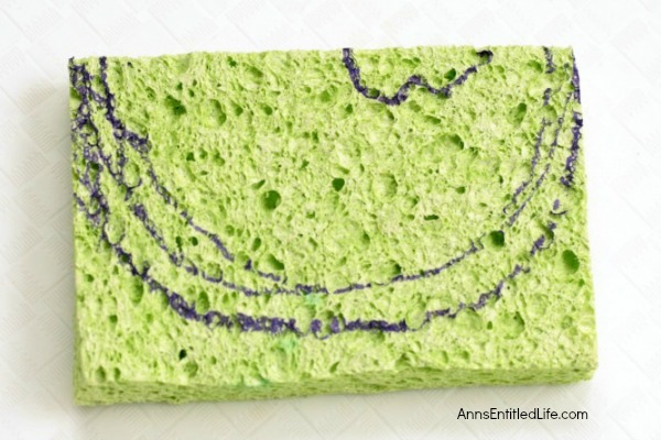 Watermelon Painted Napkins Craft. An easy, fun craft to make your own watermelon napkins using a sponge and acrylic paint! If you are looking for a fun summer napkin, a housewarming gift or shower present made with your own hands, this is it!