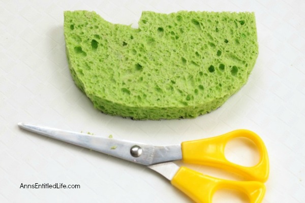 Watermelon Painted Napkins Craft. An easy, fun craft to make your own watermelon napkins using a sponge and acrylic paint! If you are looking for a fun summer napkin, a housewarming gift or shower present made with your own hands, this is it!