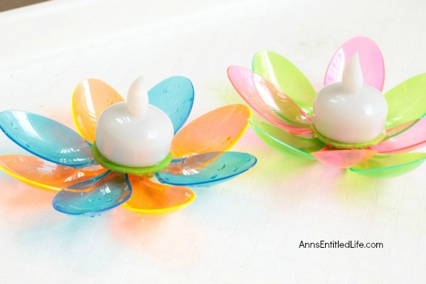 DIY Floating Spoon Flowers. Make your own floating flowers from plastic spoons! These simple to make floating flowers would be perfect to use at a wedding, summer party, in a backyard pool, or to light up in your backyard pond.