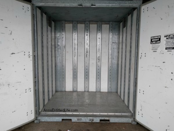 How to Pack and Move Yourself Using a Moving Container Service. This is how we moved ourselves long distance from Florida to New York State using a moving container service!