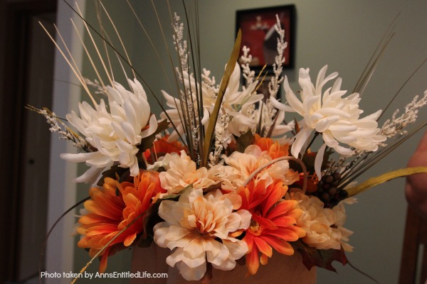 Dollar Store Craft: Paper Bag Flower Arrangement. This is an unusual, easy to make craft you can fabricate with basics found at your local dollar store. If you are looking for an inexpensive, quirky craft, you can make this paper bag flower arrangement in about 30 minutes using these step-by-step instructions. 