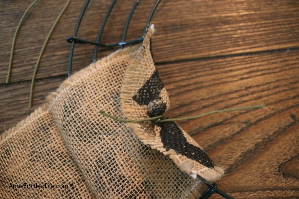 Halloween Burlap Wreath DIY. An easy to make Halloween wreath perfect to display over your fireplace, or on your front door.