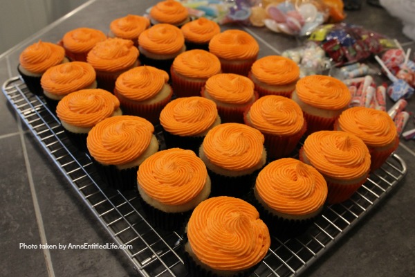 How to Make a Halloween Cupcake Tree. This simple step by step tutorial will help you put together this wonderful Halloween sweet display. Highly customizable to match your Halloween theme, this cupcake tree will be a big hit at your Halloween party!