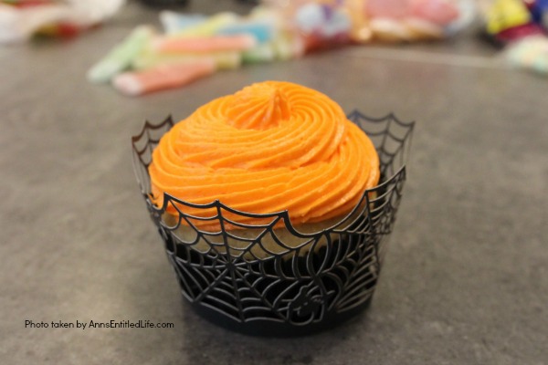 How to Make a Halloween Cupcake Tree. This simple step by step tutorial will help you put together this wonderful Halloween sweet display. Highly customizable to match your Halloween theme, this cupcake tree will be a big hit at your Halloween party!