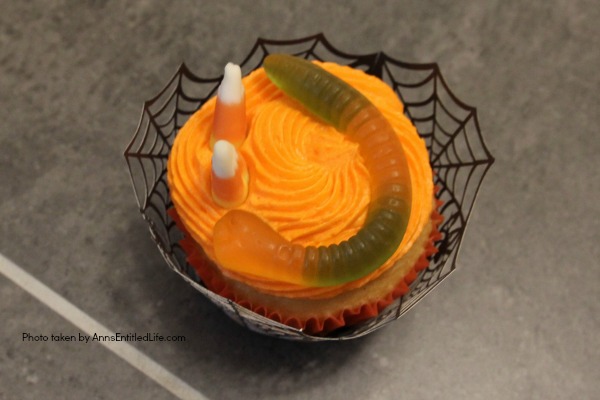 How to Make a Halloween Cupcake Tree. This simple step by step tutorial will help you put together this wonderful Halloween sweet display. Highly customizable to match your Halloween theme, this cupcake tree will be a big hit at your Halloween party!