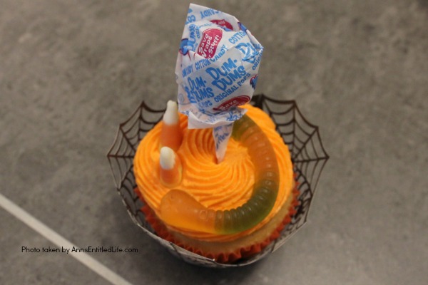 How to Make a Halloween Cupcake Tree. This simple step by step tutorial will help you put together this wonderful Halloween sweet display. Highly customizable to match your Halloween theme, this cupcake tree will be a big hit at your Halloween party!