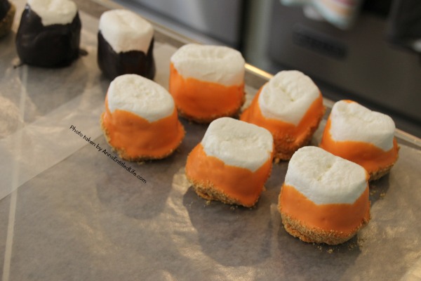 Easy Halloween S'mores Recipe. You do not need a campfire to get the great taste of S'mores. Make these delicious Halloween S'mores in your kitchen in about 10 minutes. Great for parties and snacks, these cute little Halloween s'mores are a simple sweet treat adults and children will love!