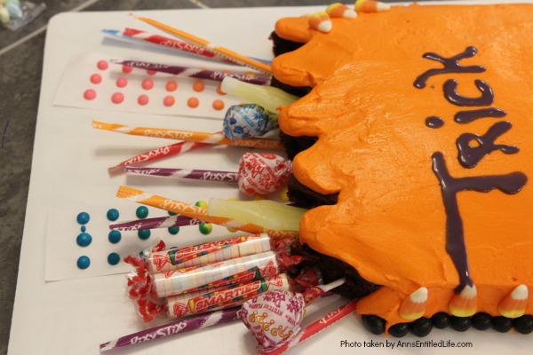 How to Make a Halloween Bag Cake. This easy to follow step-by-step tutorial will show you exactly how to make this Halloween Bag Cake. A sure hit at your next home, school or special event Halloween party, this bag cake comes together quickly! Everyone will love this fun Halloween treat.