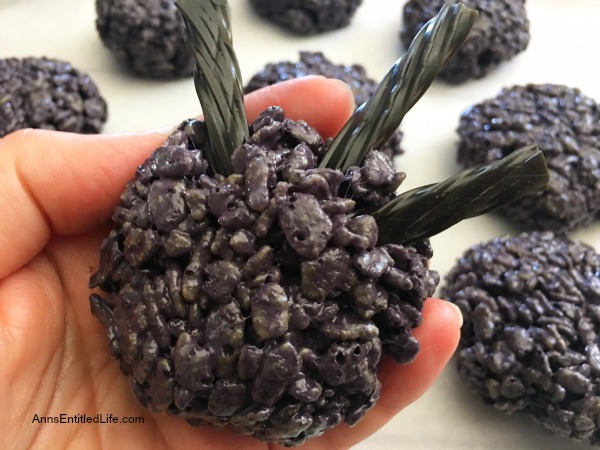 Spooky Spider Treats Recipe. These easy to make Spooky Spider Treats will be a huge hit with your little - and big - witches and ghosts! Perfect for lunchboxes, parties, and afternoon snacks, these spider treats are easy to make and taste so good!