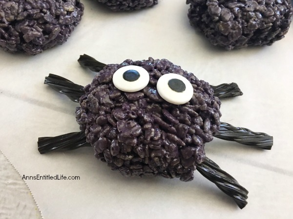 Spooky Spider Treats Recipe. These easy to make Spooky Spider Treats will be a huge hit with your little - and big - witches and ghosts! Perfect for lunchboxes, parties, and afternoon snacks, these spider treats are easy to make and taste so good!