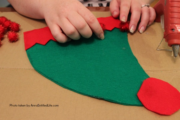 Christmas Elf Wreath Tutorial. This step-by-step tutorial will show you how to easily make this darling Christmas Elf Wreath in about 30 minutes. The templates are included in the post.