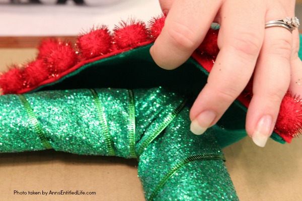 Christmas Elf Wreath Tutorial. This step-by-step tutorial will show you how to easily make this darling Christmas Elf Wreath in about 30 minutes. The templates are included in the post.