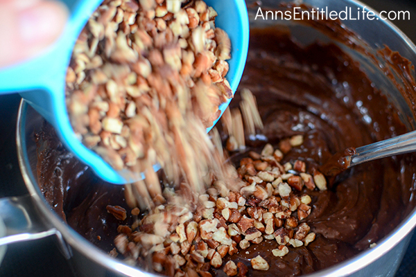 Boozy Chocolate Fudge Recipe. This lovely fudge recipe is adult sweet treat perfect for holiday parties, gifts, or to round-out a sweets platter. Add this Boozy Chocolate Fudge Recipe to your holiday baking list!