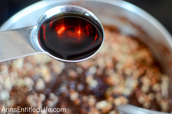 Boozy Chocolate Fudge Recipe. This lovely fudge recipe is adult sweet treat perfect for holiday parties, gifts, or to round-out a sweets platter. Add this Boozy Chocolate Fudge Recipe to your holiday baking list!