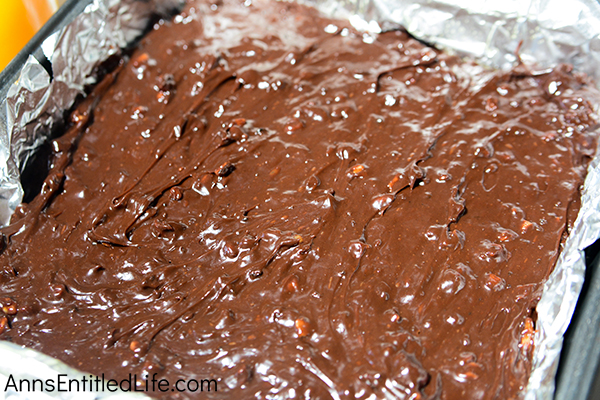 Boozy Chocolate Fudge Recipe. This lovely fudge recipe is adult sweet treat perfect for holiday parties, gifts, or to round-out a sweets platter. Add this Boozy Chocolate Fudge Recipe to your holiday baking list!