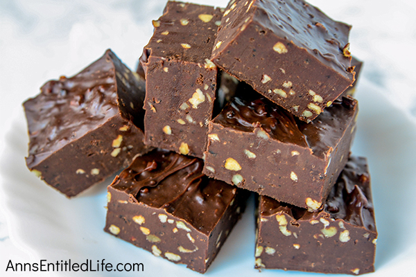 Boozy Chocolate Fudge Recipe. This lovely fudge recipe is adult sweet treat perfect for holiday parties, gifts, or to round-out a sweets platter. Add this Boozy Chocolate Fudge Recipe to your holiday baking list!