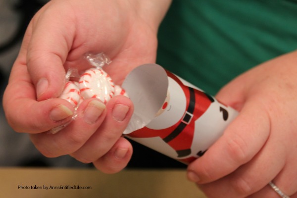 How to Make Christmas Crackers. You can easily make a home version of the popular United Kingdom Christmas Crackers with this step by step tutorial. Great for table favors, decor, and party fun, these Christmas Crackers will delight children and adults at your holiday dinner or party.