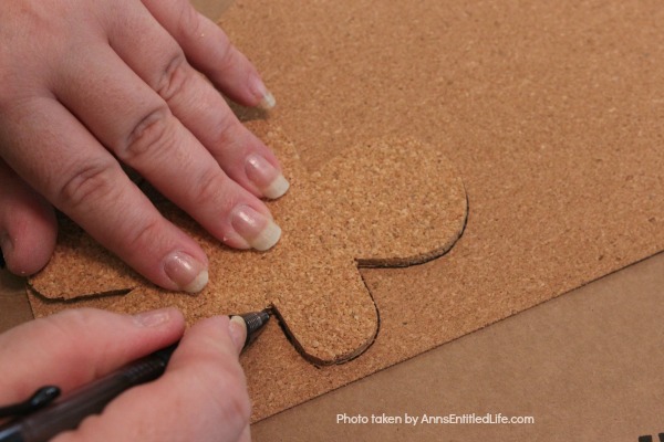 Easy Cork Magnets DIY Craft. This is an effortless, fun to make craft that will dress up your refrigerator this holiday season. Make one cork magnet or make a dozen! Older children will be able to help you fabricate this Easy Cork Magnets DIY Craft.