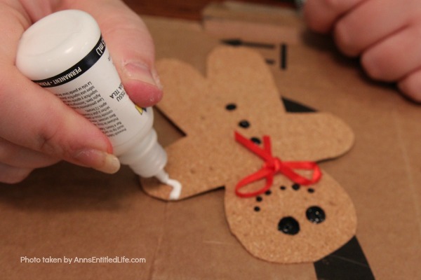 Easy Cork Magnets DIY Craft. This is an effortless, fun to make craft that will dress up your refrigerator this holiday season. Make one cork magnet or make a dozen! Older children will be able to help you fabricate this Easy Cork Magnets DIY Craft.