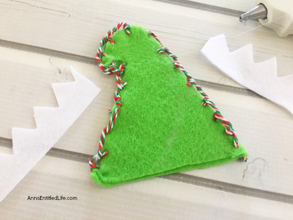 Elf Mason Jar Lid Ornament DIY. This easy to make Elf Mason jar lid ornament is simply adorable. This step by step tutorial has easy to follow directions so you can make one for your tree, to give as a gift, or to place on top of a present as a little something extra.